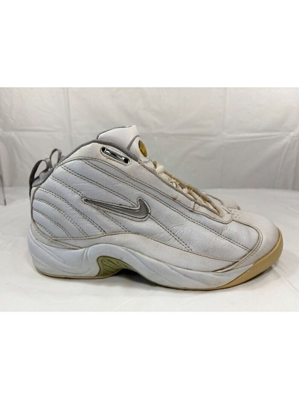 VINTAGE NIKE white Swoosh Y2K SHOES SIZE 7
